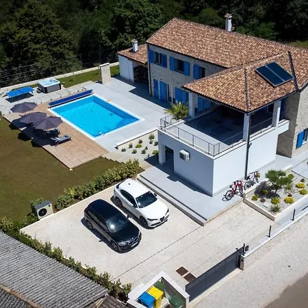 Blue Moon By Guide Willa Rapavel