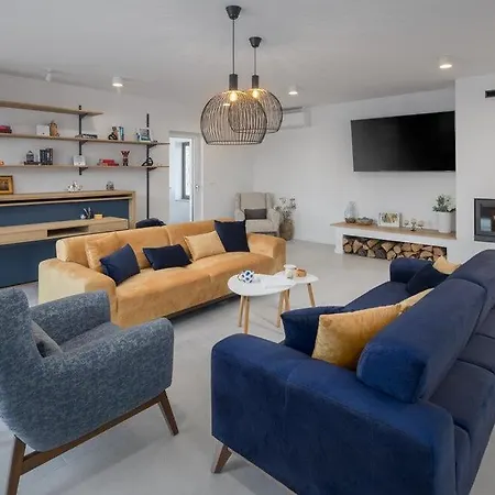 Blue Moon By Guide Rapavel