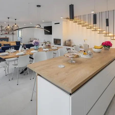 Blue Moon By Guide Willa