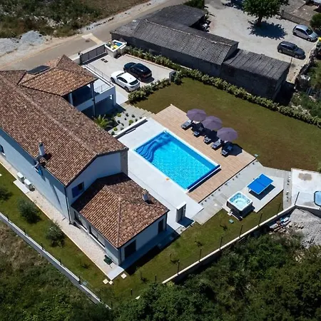 Blue Moon By Guide Willa Rapavel