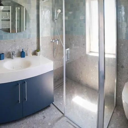 Blue Moon By Guide Willa Rapavel