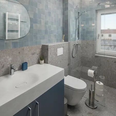 Blue Moon By Guide Rapavel