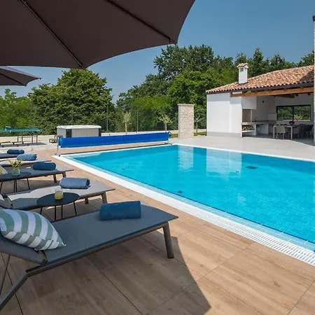 Blue Moon By Guide Vila *