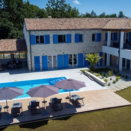 Blue Moon By Guide Rapavel