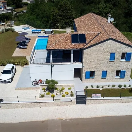 Blue Moon By Guide Rapavel