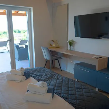 Blue Moon By Guide Vila *